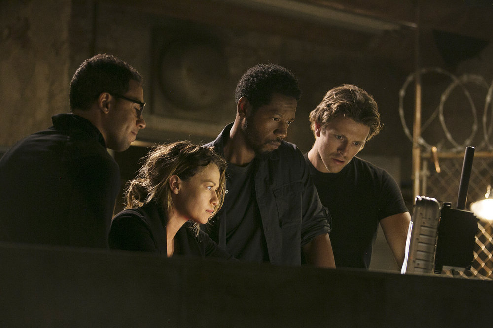 Tory Kittles, Bethany Joy Lenz, Victor Rasuk, and Charlie Bewley in Colony (2016)