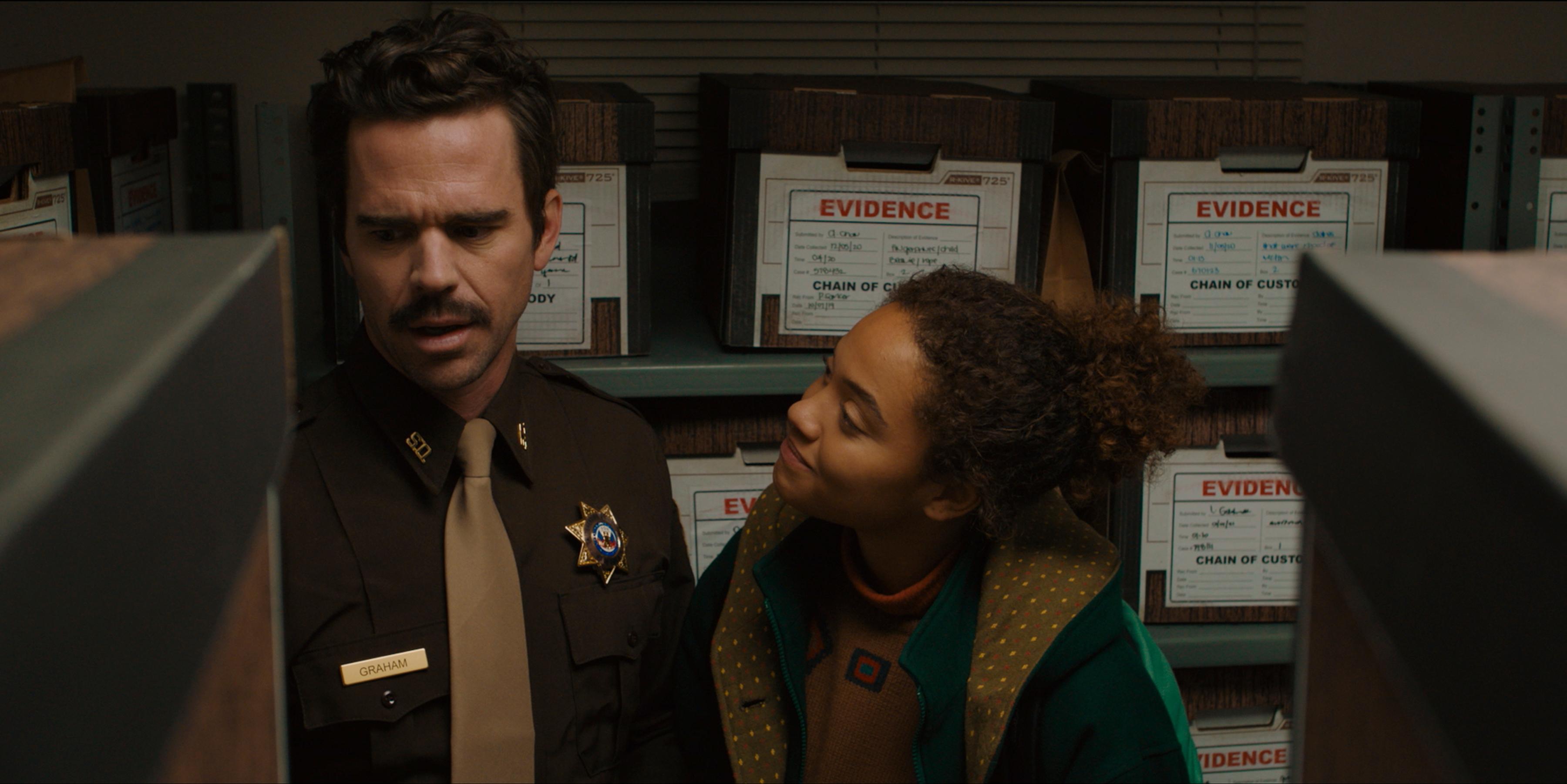 David Walton and Kiersey Clemons in Susie Searches (2022)