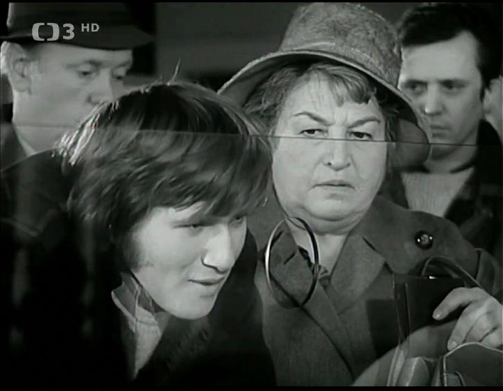 Jan Hrusínský and Ludmila Roubíková in Muz, který se spustil (1974)