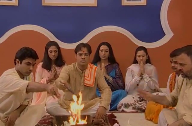 Sudha Chandran, Yash Tonk, Gauri Tonk, Suchitra Bandekar, and Mazher Sayed in Episode #1.53 (2001)