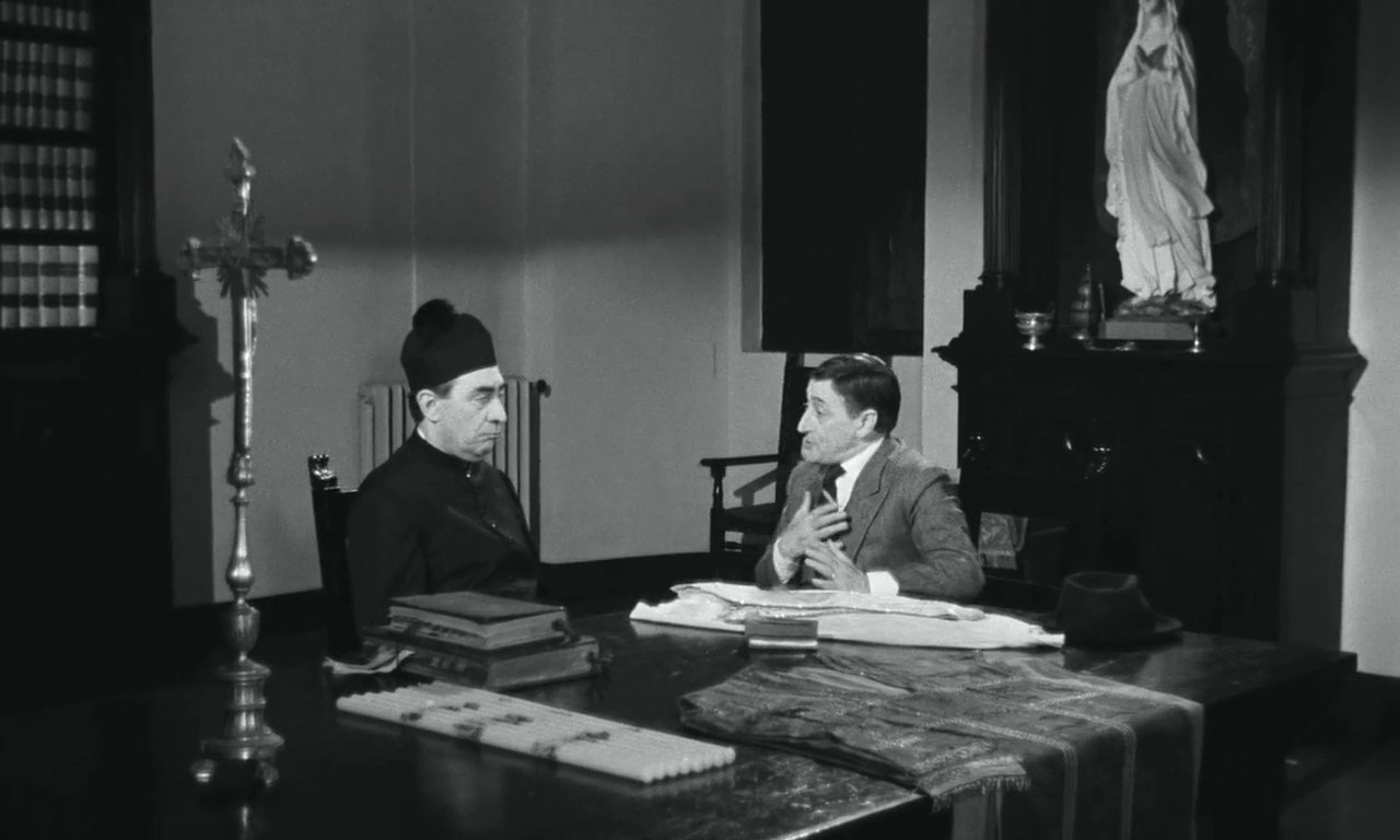 Cesare Fantoni and Totò in I tartassati (1959)