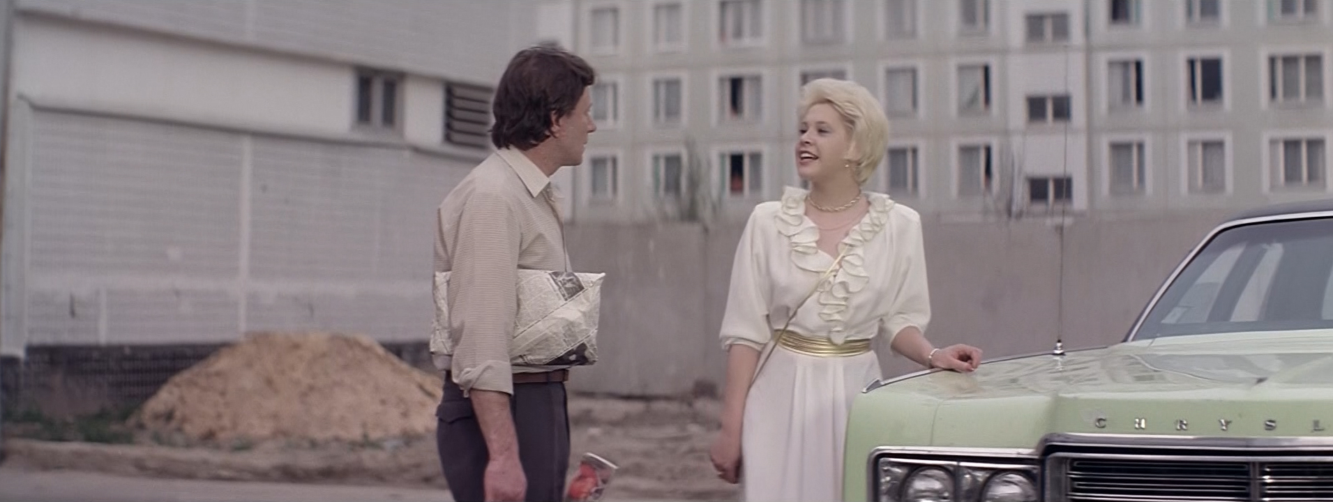 Tatyana Dogileva and Andrey Mironov in Blondinka za uglom (1984)