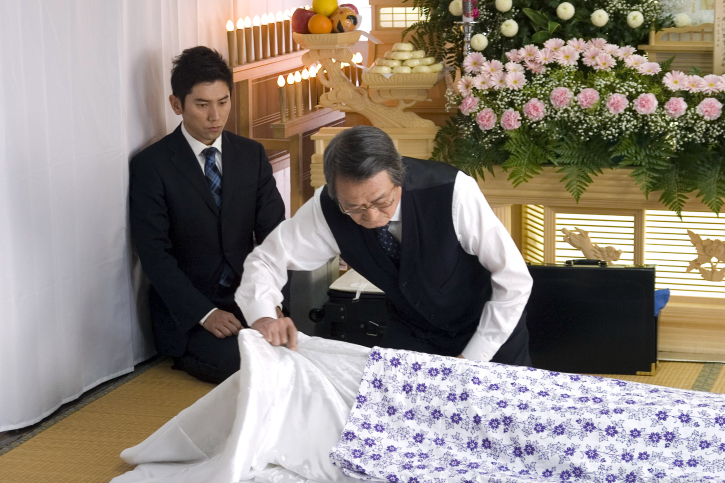 Masahiro Motoki and Tsutomu Yamazaki in Departures (2008)