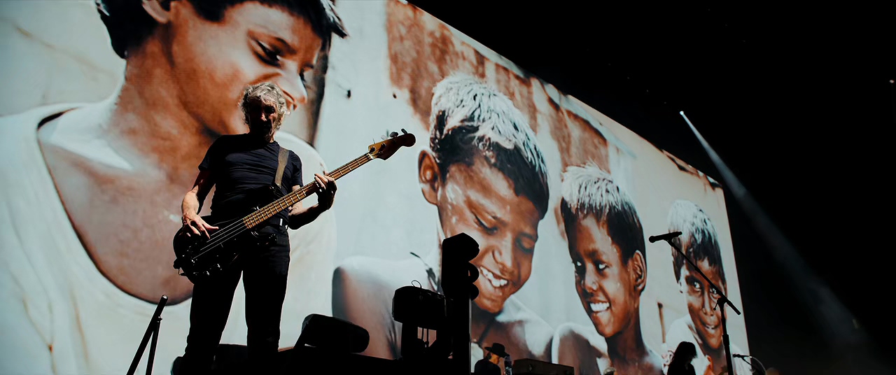 Roger Waters and Bo Koster in Roger Waters - Us + Them (2019)