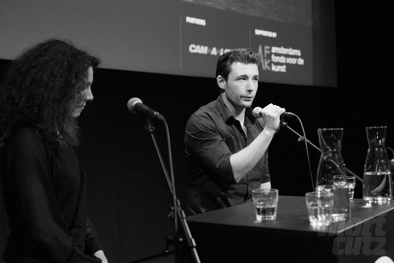 Vincent van Ommen & Paula van der Oest presenting the Best Director award.