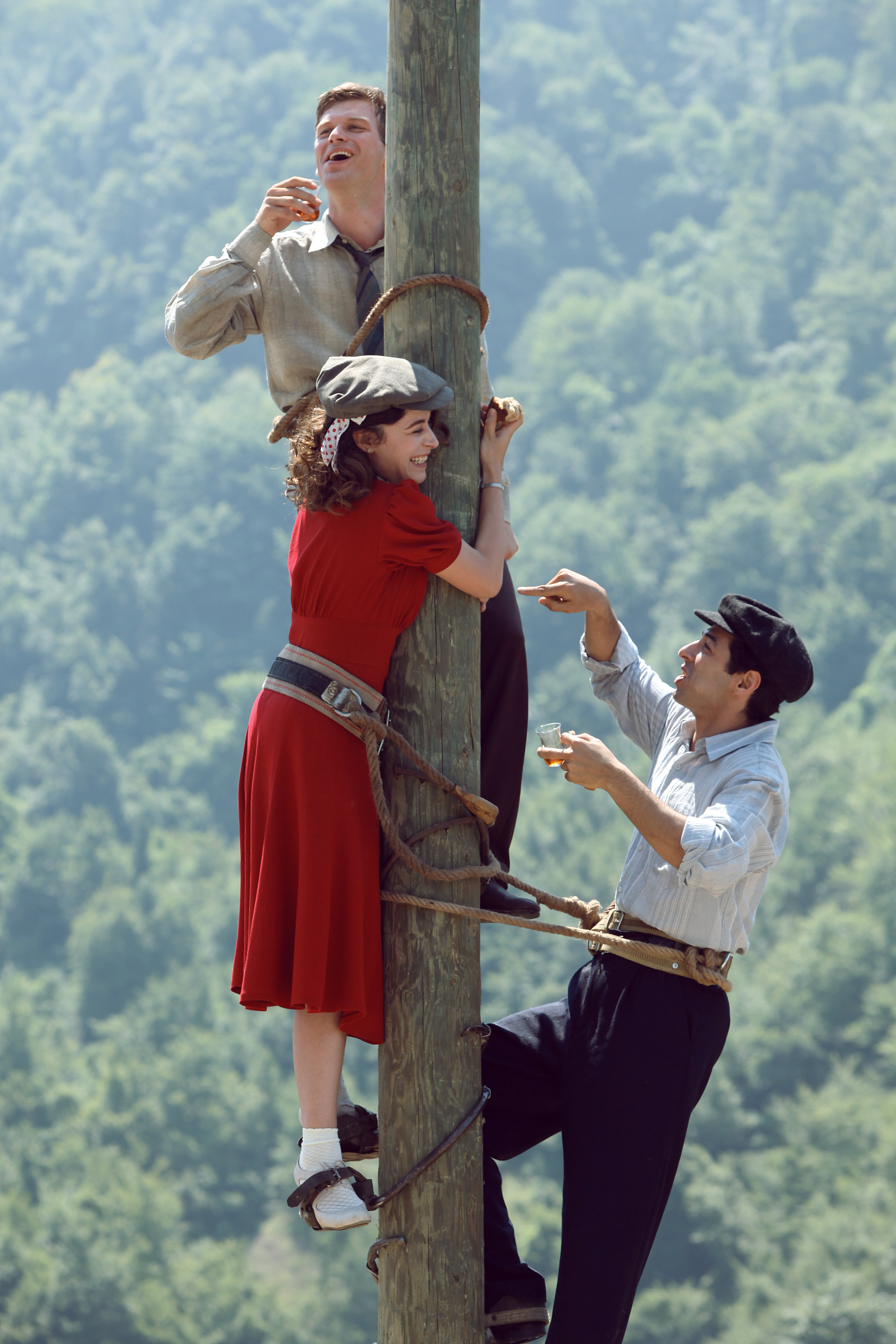 Kivanç Tatlitug, Belçim Bilgin, and Mert Firat in The Butterfly's Dream (2013)