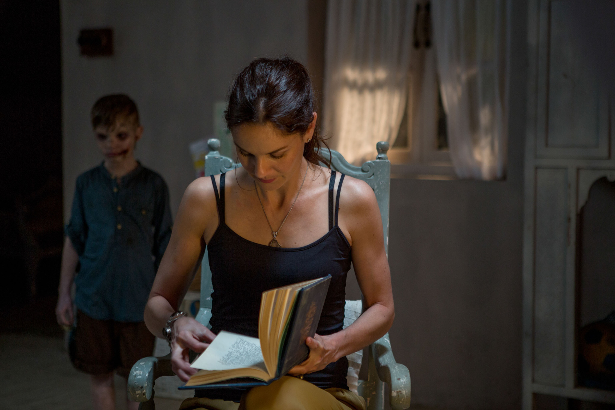 Sarah Wayne Callies and Logan Creran in The Other Side of the Door (2016)