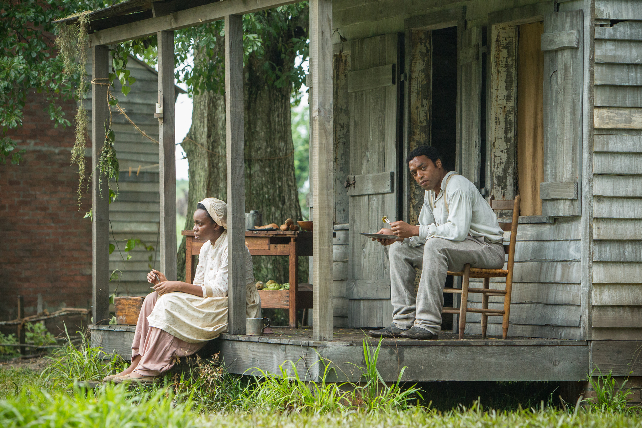 Chiwetel Ejiofor and Adepero Oduye in 12 Years a Slave (2013)