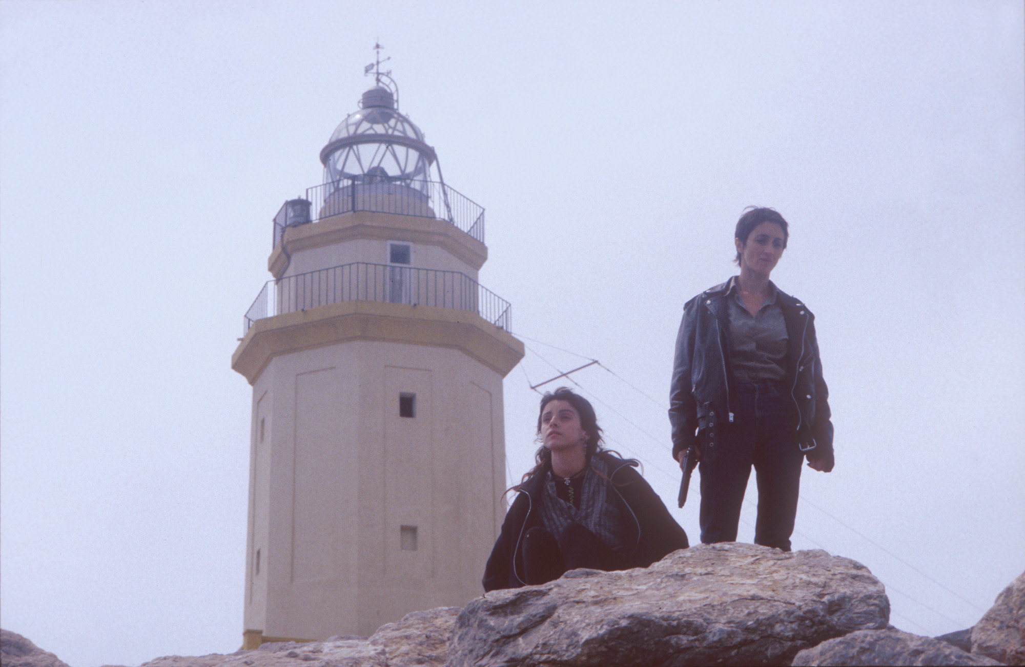 Silvia Munt and Ingrid Rubio in El viaje de Arián (2000)