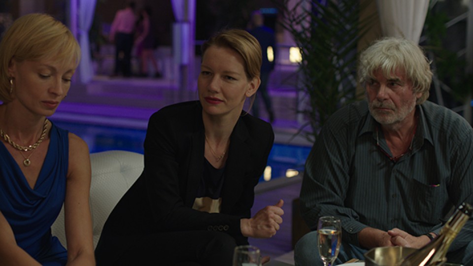 Victoria Malektorovych, Peter Simonischek, and Sandra Hüller in Toni Erdmann (2016)