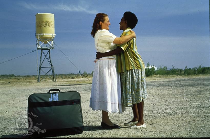 CCH Pounder and Marianne Sägebrecht in Bagdad Cafe (1987)