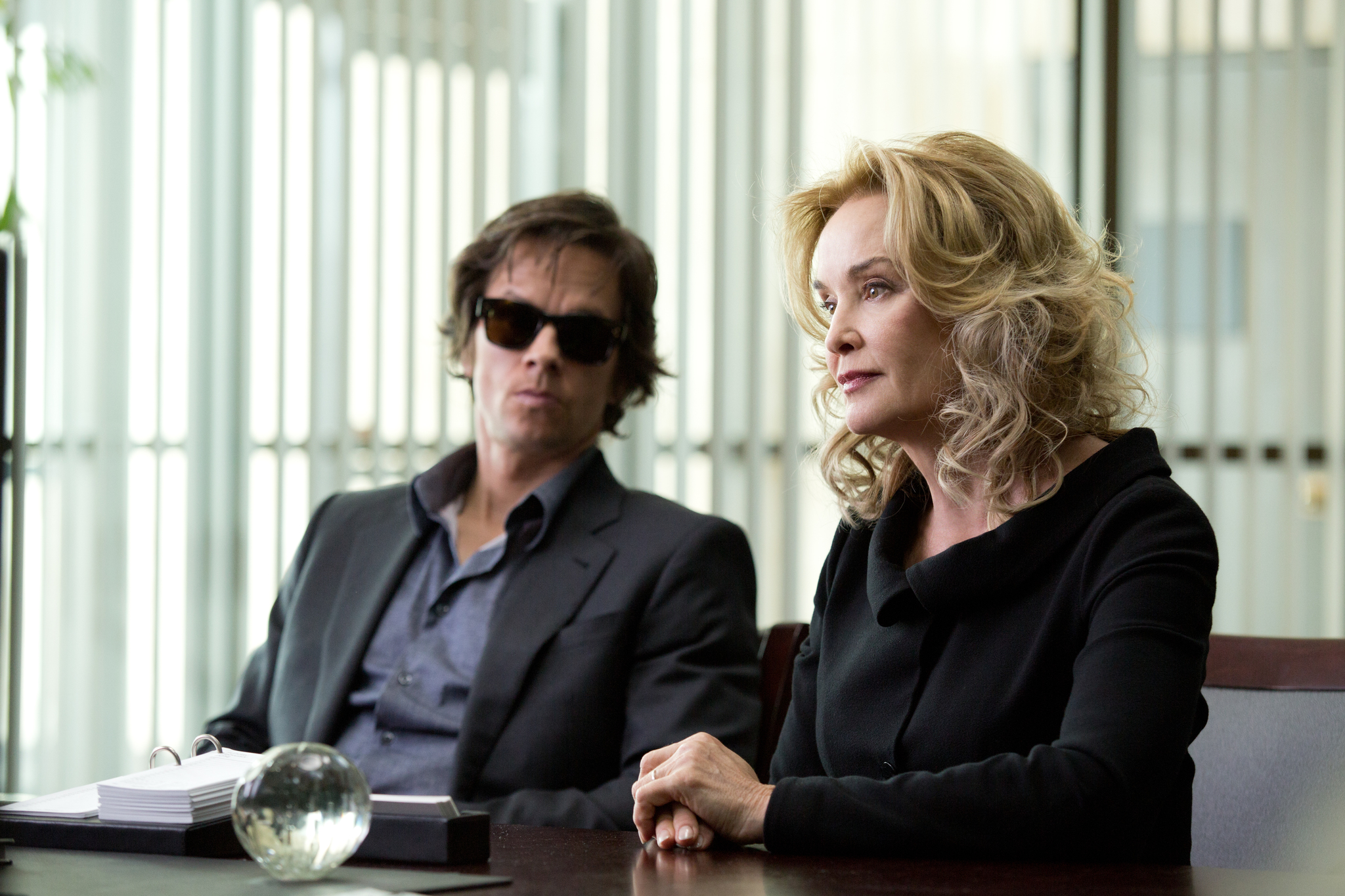 Mark Wahlberg and Jessica Lange in The Gambler (2014)