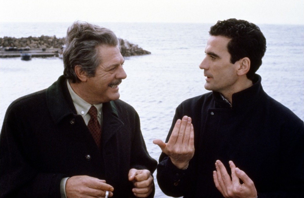 Marcello Mastroianni and Massimo Troisi in Che ora è? (1989)