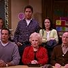 Peter Boyle, Brad Garrett, Patricia Heaton, Doris Roberts, Ray Romano, and Anna Romano in Everybody Loves Raymond (1996)