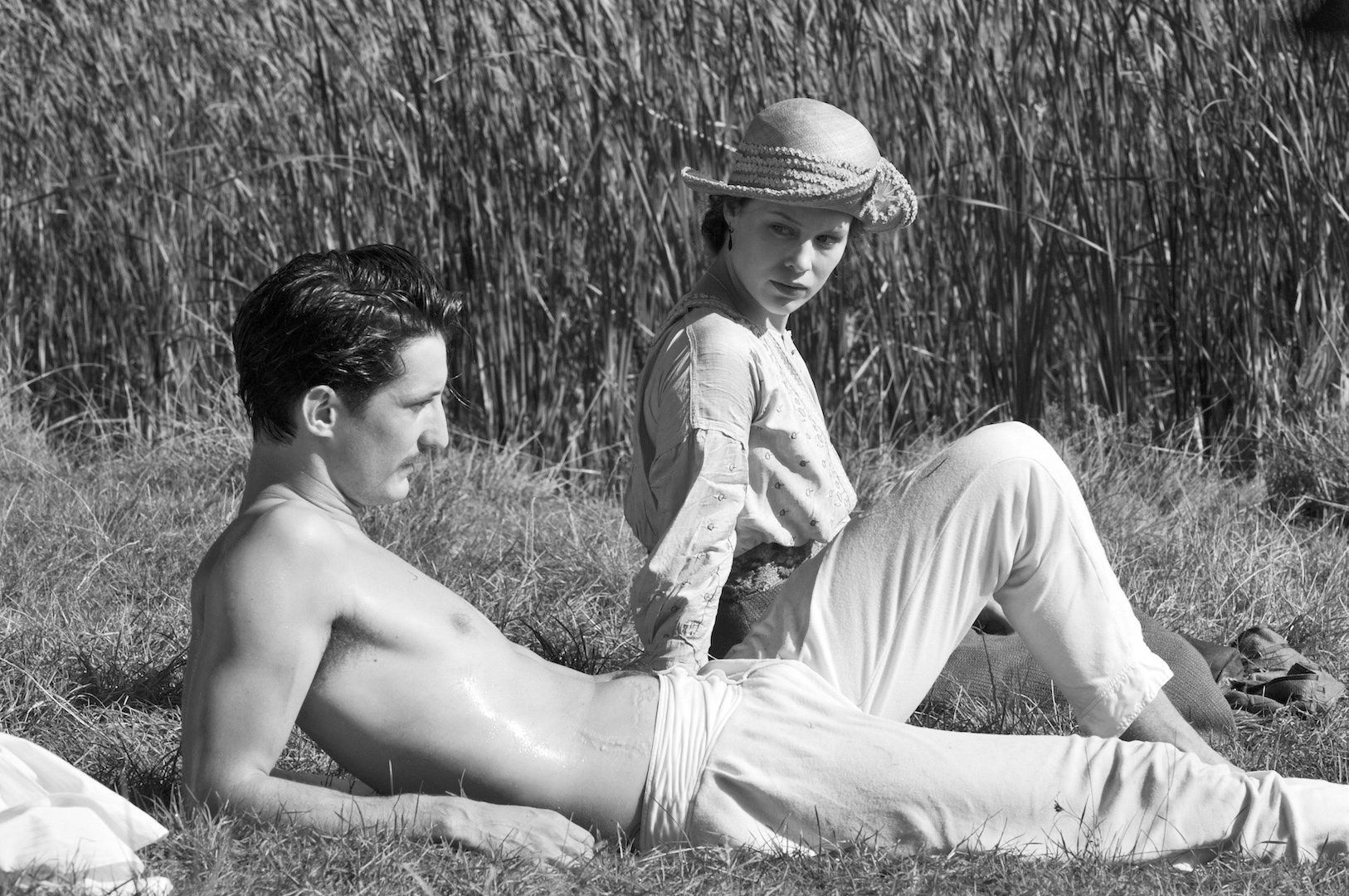 Pierre Niney and Paula Beer in Frantz (2016)