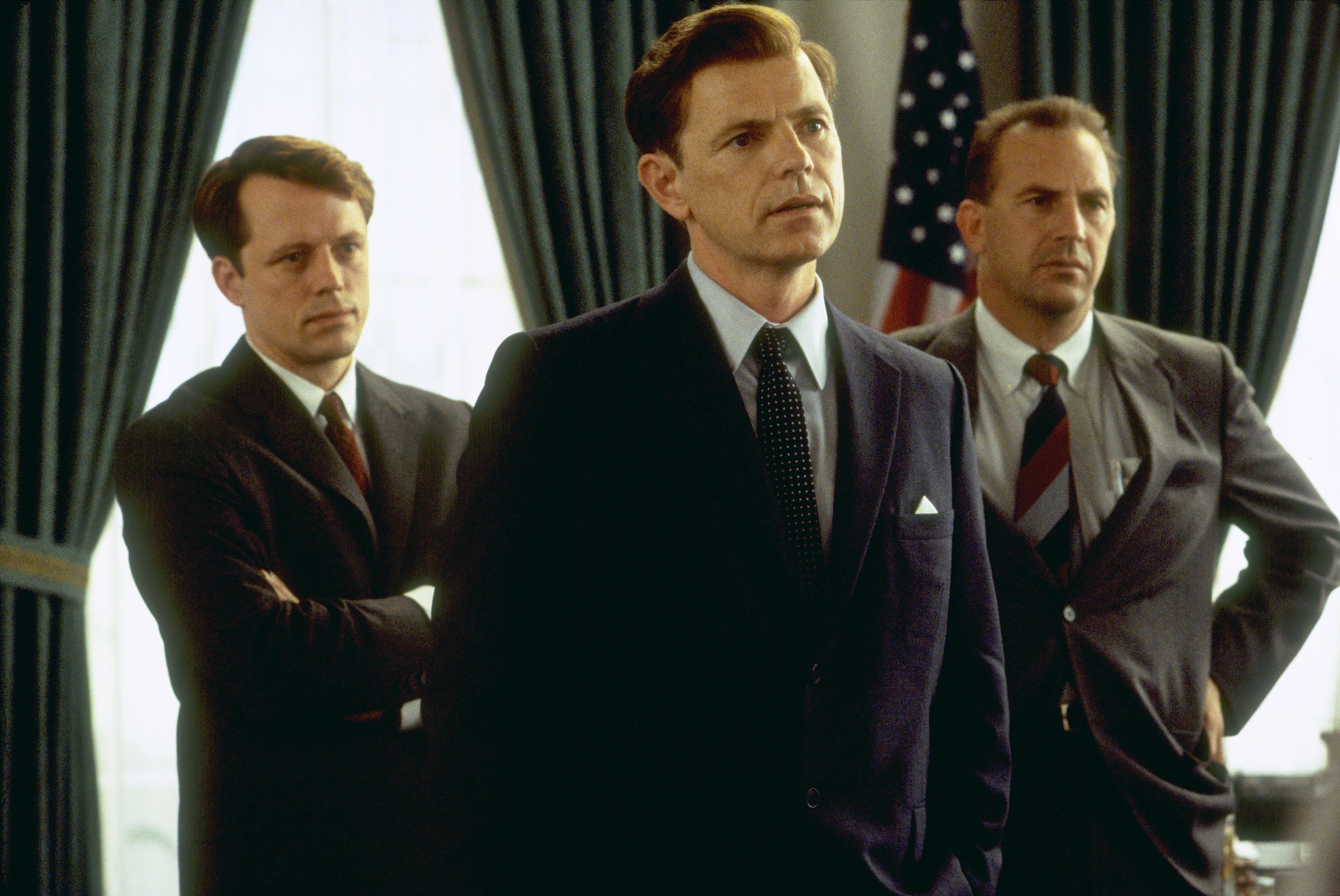 Kevin Costner, Steven Culp, and Bruce Greenwood in Thirteen Days (2000)