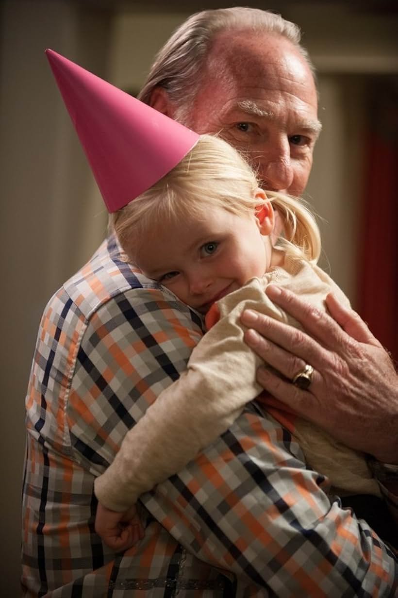 Craig T. Nelson, Ella Allan, and Mia Allan in Parenthood (2010)