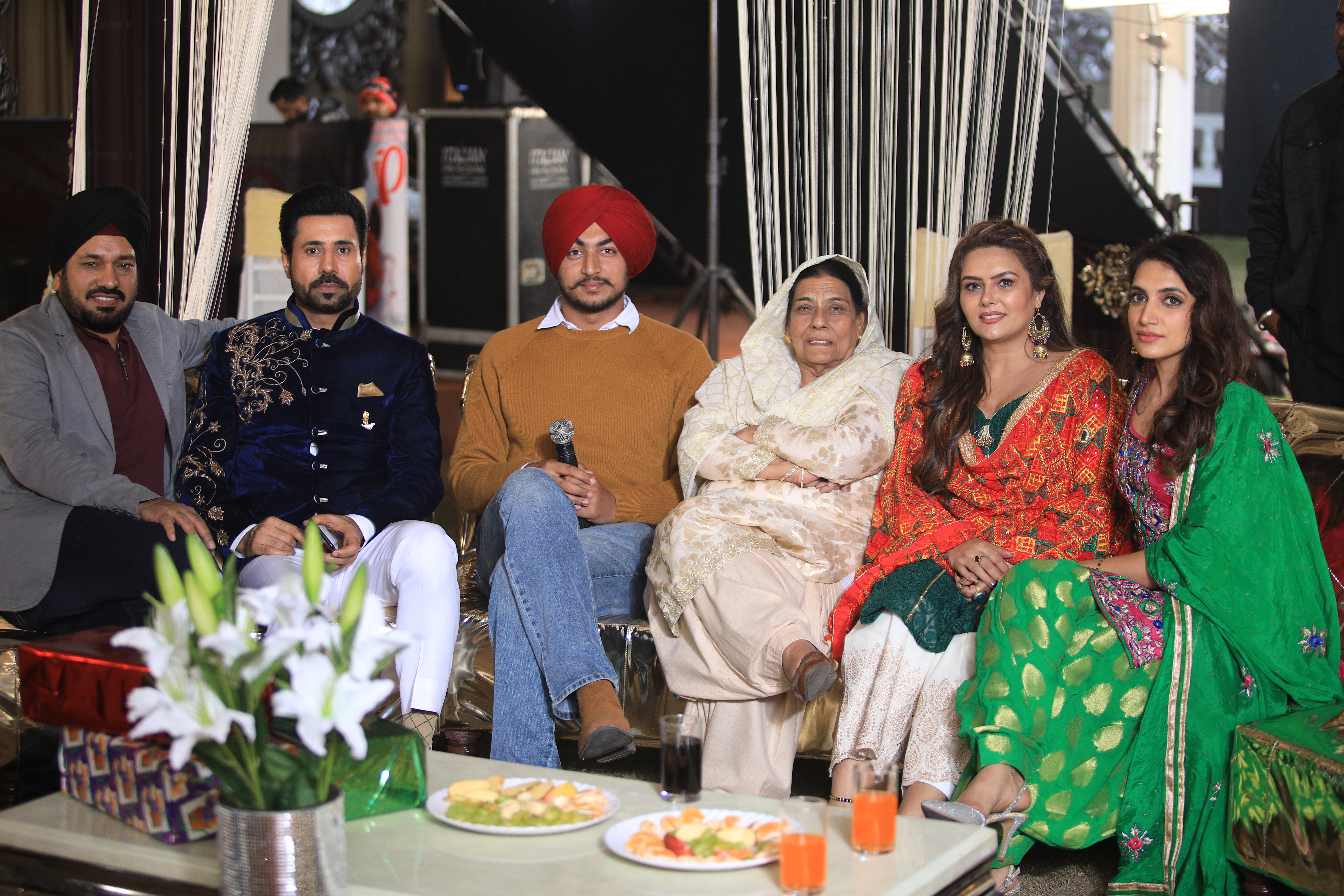 Prince Makhu, Reet Sohal, Nirmal Rishi, Gurpreet Ghuggi, Mannat Singh, and Binnu Dhillon in Band Vaaje (2019)