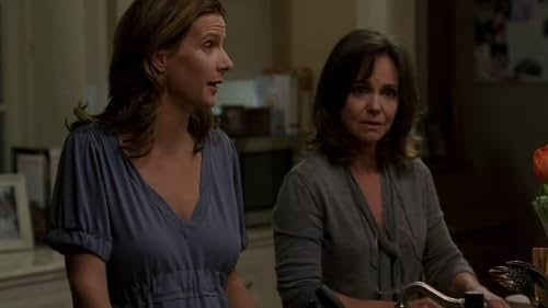 Sally Field and Rachel Griffiths in Brothers & Sisters (2006)