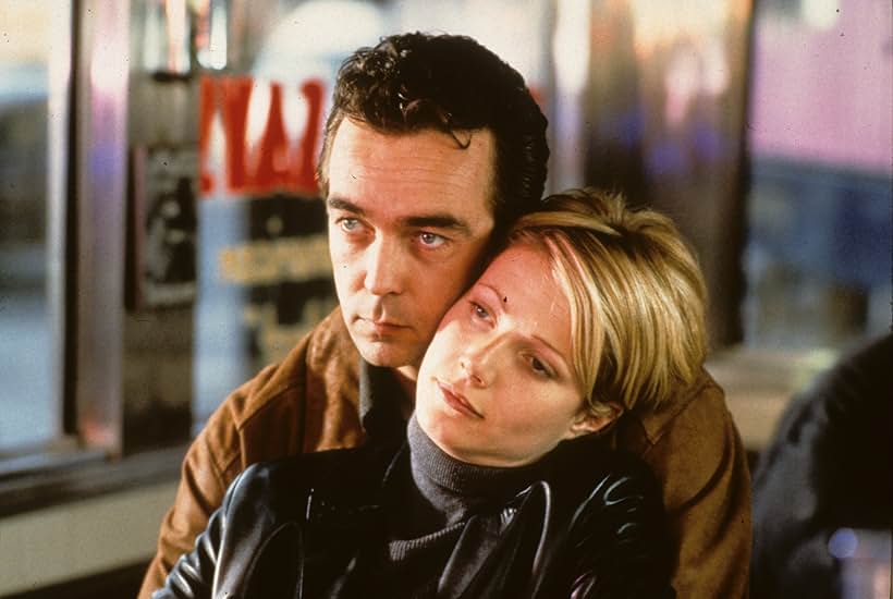 Gwyneth Paltrow and John Hannah in Sliding Doors (1998)