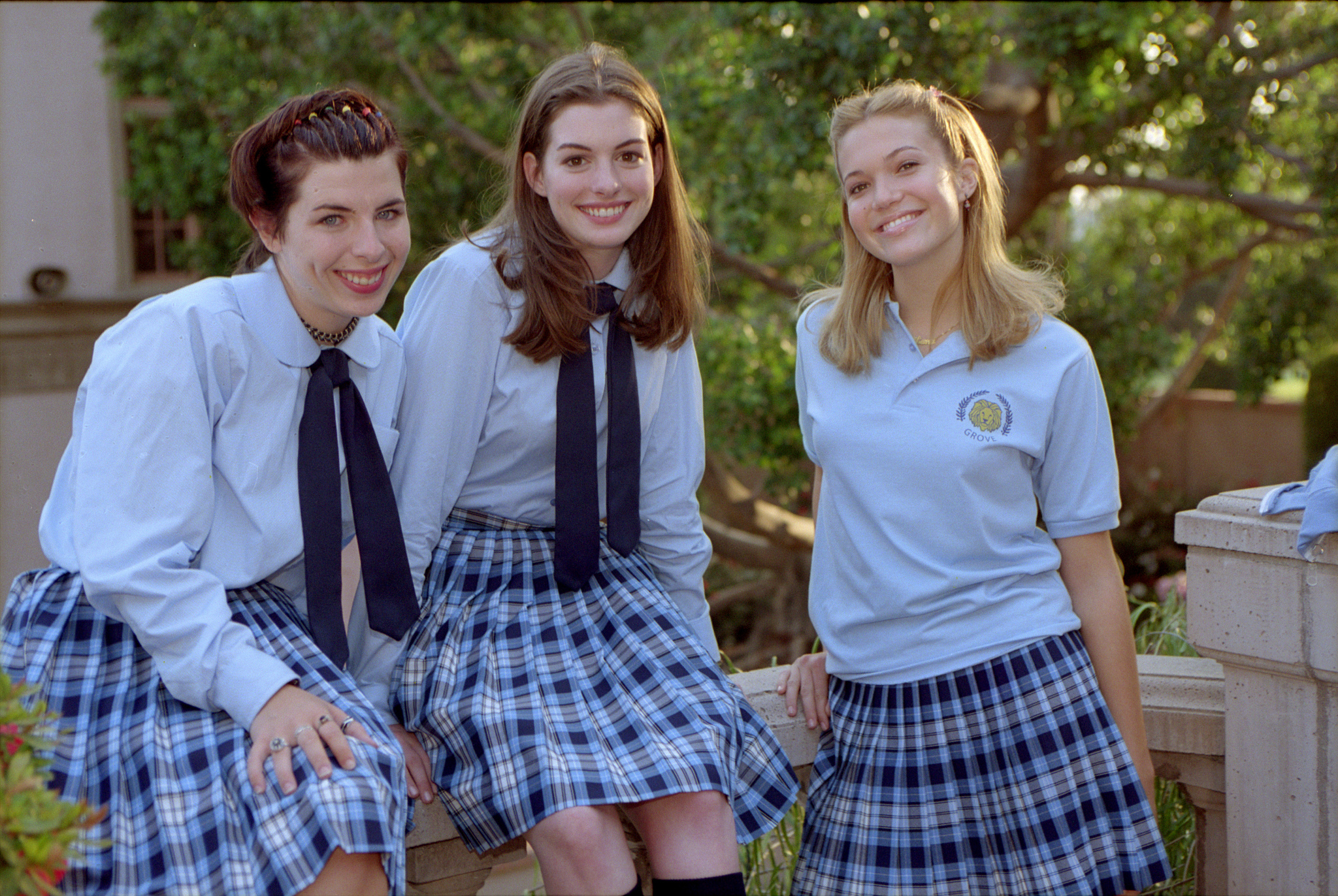 Heather Matarazzo, Anne Hathaway, and Mandy Moore in The Princess Diaries (2001)