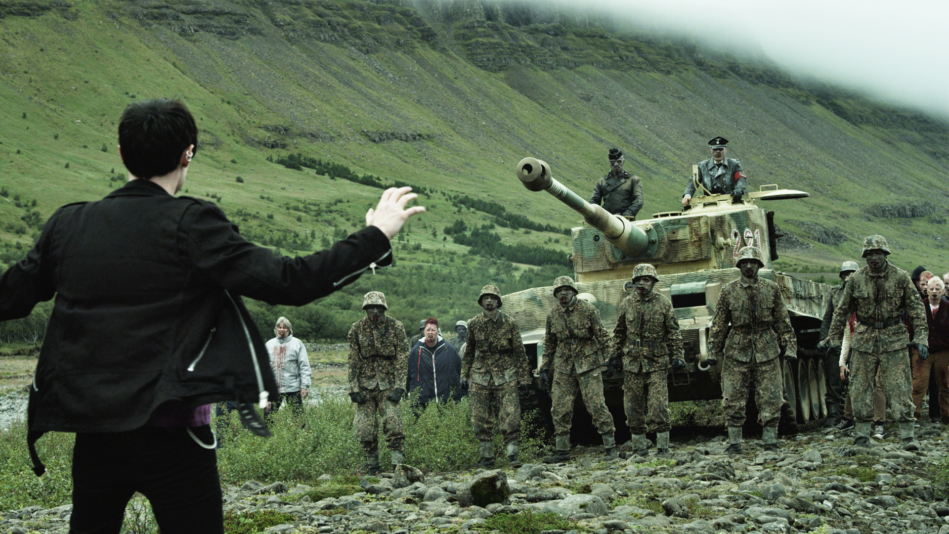 Kristoffer Joner, Derek Mears, Bjørn Martin Lyng, Ørjan Gamst, Stig Frode Henriksen, Daniel Berge Halvorsen, Jesper Sundnes, Tommi Thor Gudmundsson, Fredrik Eliassen, and Gunnjón Gestsson in Dead Snow 2: Red vs. Dead (2014)