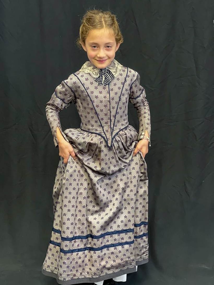 Mia McGovern Zaini as young Lidia Poët.