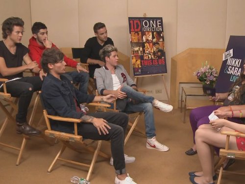 Liam Payne, Harry Styles, Zayn Malik, Niall Horan, One Direction, and Louis Tomlinson in Nikki & Sara Live (2013)