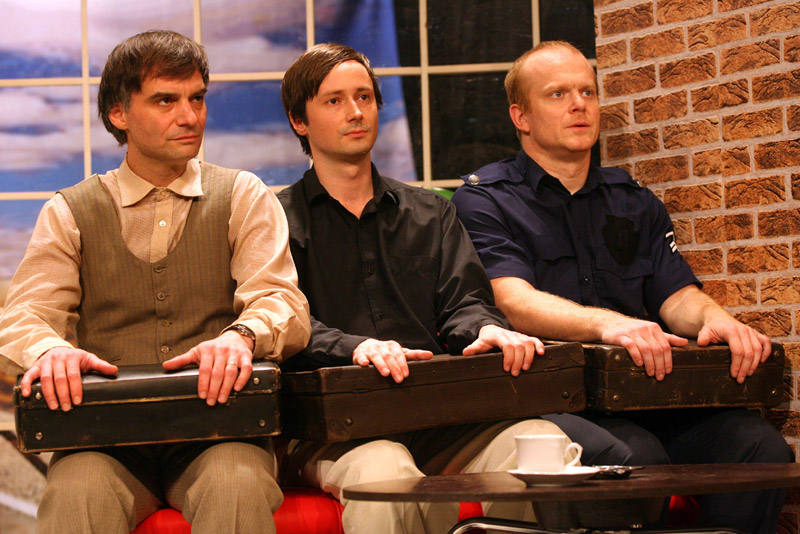 Ivan Trojan, David Novotný, and Jaroslav Plesl in Cerná díra (2011)