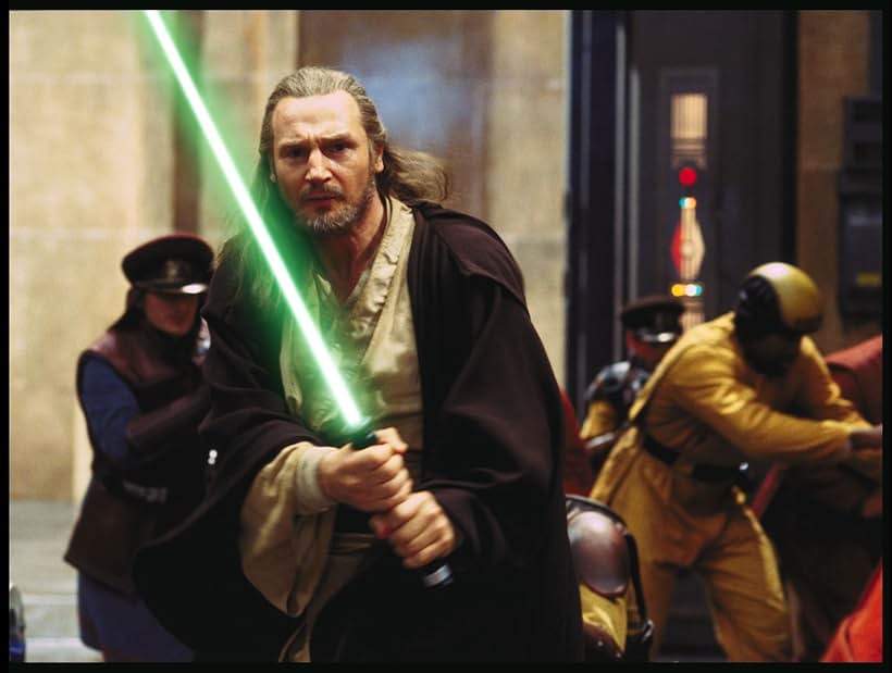 Liam Neeson and Dominic West in Star Wars: Episode I - The Phantom Menace (1999)