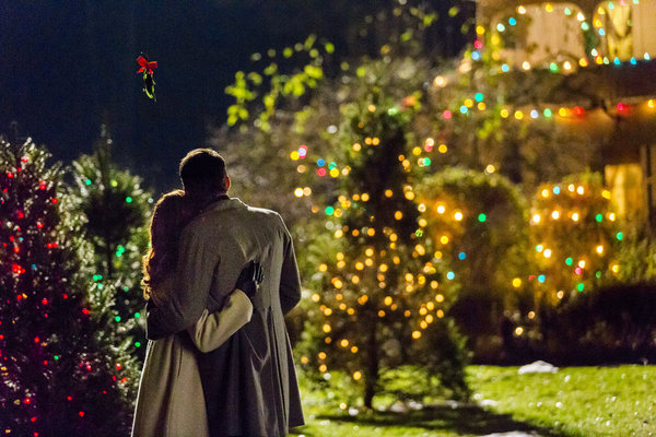 Lindy Booth and Kristoffer Polaha in Rocky Mountain Christmas (2017)