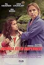 Pia Halvorsen and Stine Litlekalsøy in Mamma er en superhelt (2012)