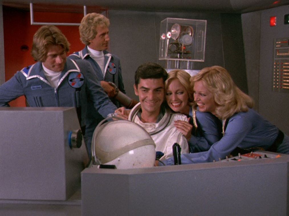 Richard Benjamin, Cyb Barnstable, Patricia Barnstable, Richard Kelton, and Tim Thomerson in Quark (1977)