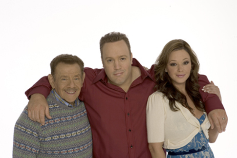 Jerry Stiller, Kevin James, and Leah Remini in The King of Queens (1998)