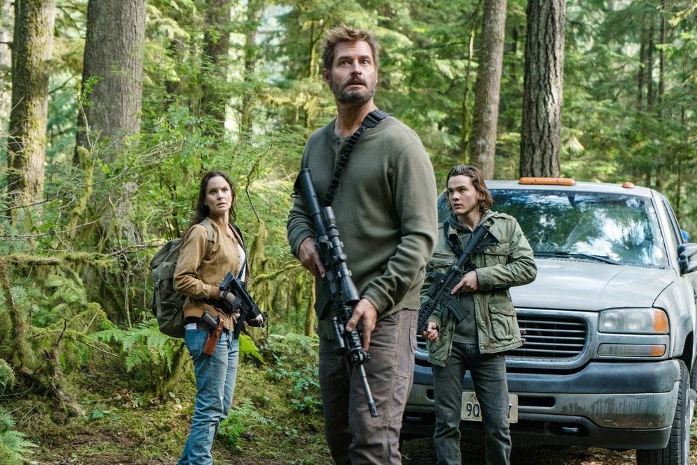 Josh Holloway, Sarah Wayne Callies, and Alex Neustaedter in Colony (2016)