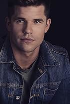 Charlie Carver