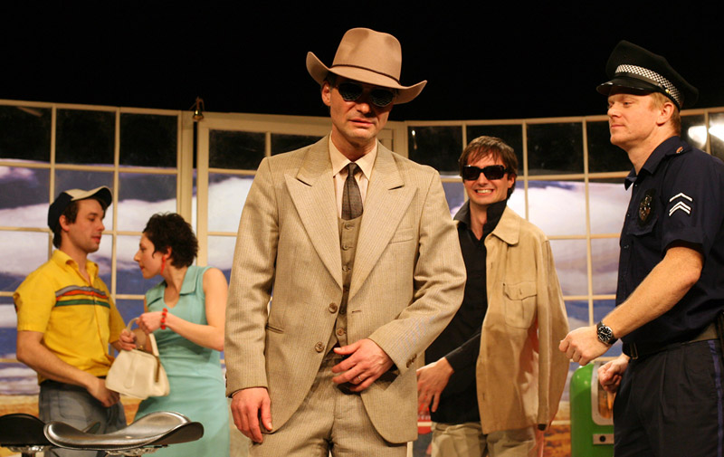 Martha Issová, Ivan Trojan, David Novotný, Jaroslav Plesl, and Václav Neuzil in Cerná díra (2011)