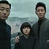 Ha Jung-woo, Ju Ji-hoon, and Kim Hyang-gi in Sin-gwa ham-kke: Jwi-wa beol (2017)