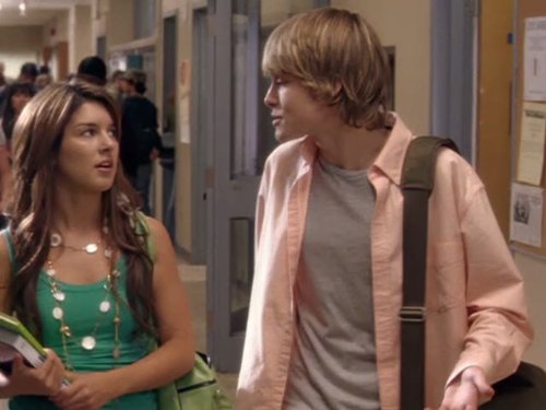 Jamie Johnston and Shenae Grimes-Beech in Degrassi: The Next Generation (2001)