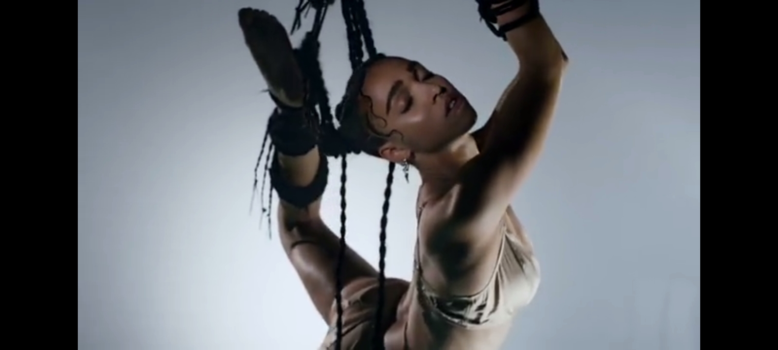 FKA Twigs: Pendulum (2015)