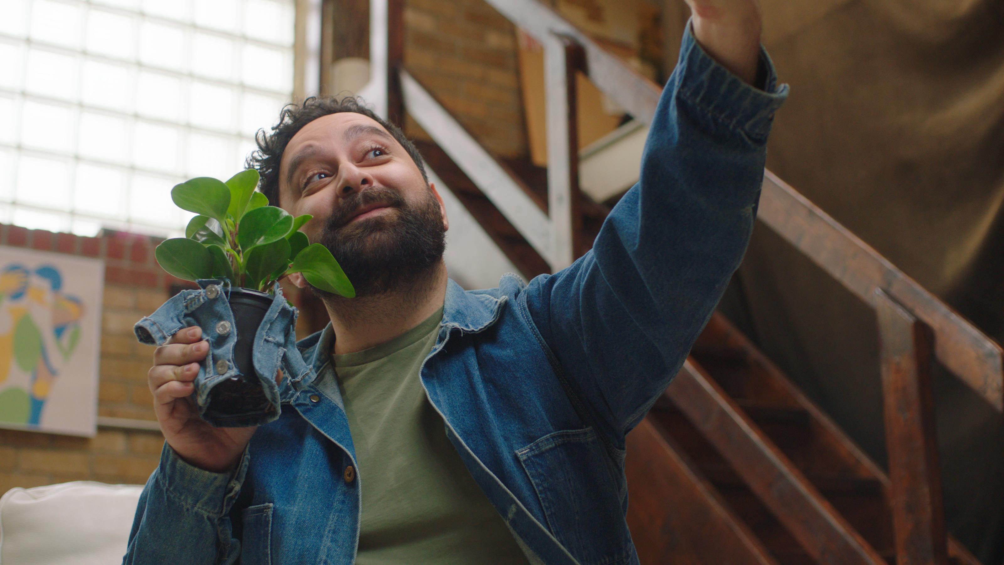 Izad Etemadi in Plant Daddy (2023)