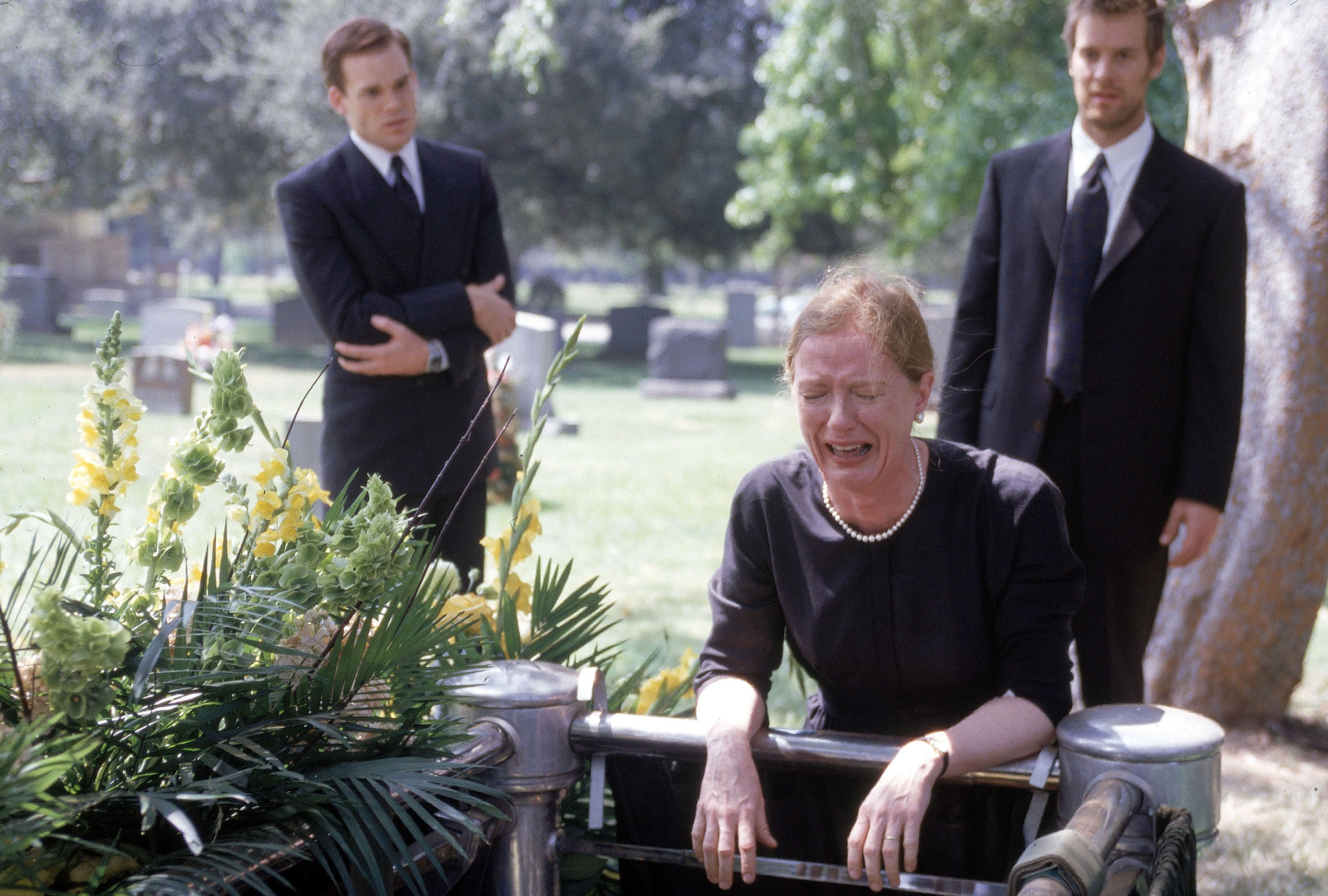 Frances Conroy, Michael C. Hall, and Peter Krause in Six Feet Under (2001)