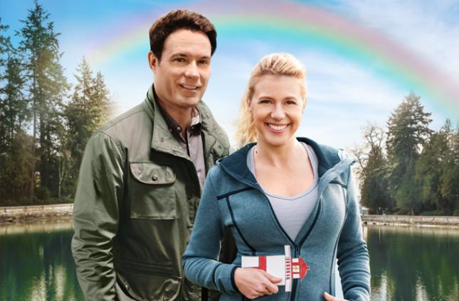 David Haydn-Jones and Jodie Sweetin in Love Under the Rainbow (2019)