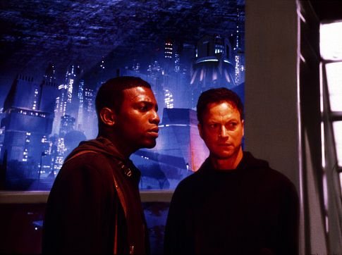 Gary Sinise and Mekhi Phifer in Impostor (2001)