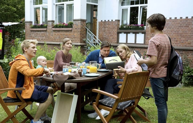 Francis Fulton-Smith, Julian König, Meo Wulf, Fabienne Haller, Christina Athenstädt, and Matthis Anton Tierling in Circle of Life (2004)