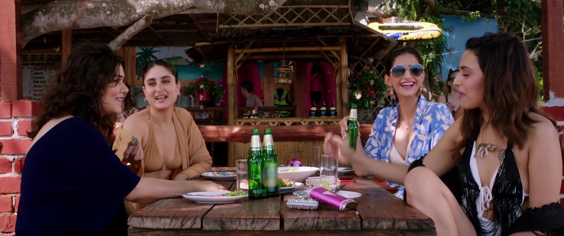 Kareena Kapoor and Sonam Kapoor in Veere Di Wedding (2018)