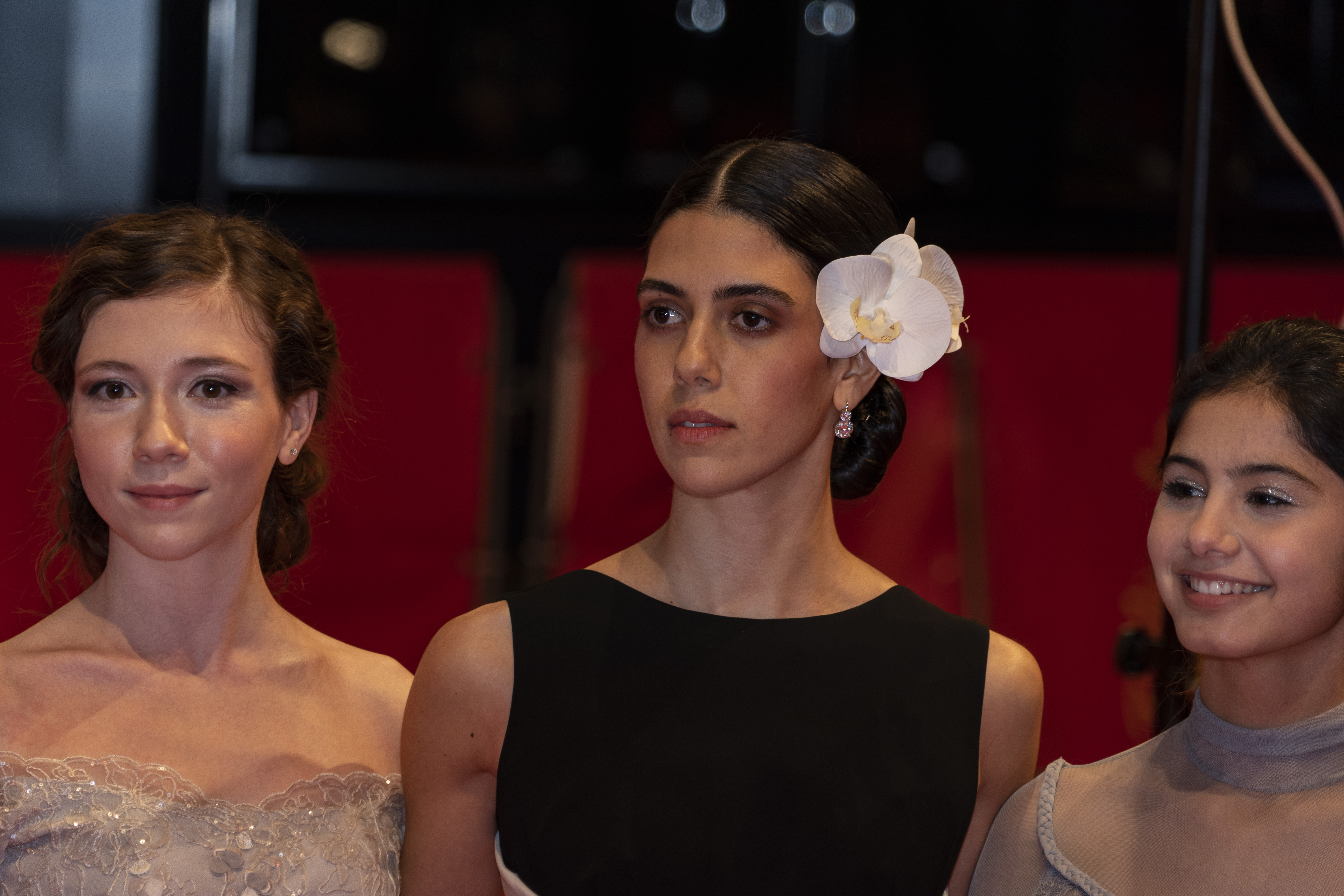 Helin Kandemir, Ece Yüksel, and Cemre Ebuzziya in A Tale of Three Sisters (2019)