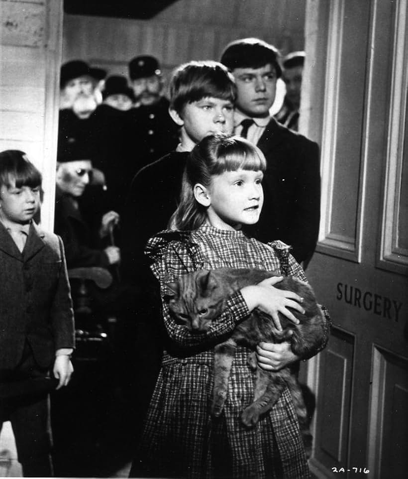 Karen Dotrice, Matthew Garber, Denis Gilmore, and Vincent Winter in The Three Lives of Thomasina (1963)