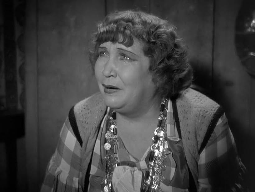 Fréhel in Pépé le Moko (1937)