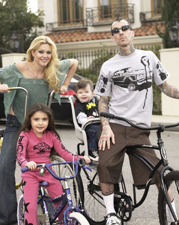 Travis Barker, Shanna Moakler, Atiana De La Hoya, and Landon Barker in Meet the Barkers (2005)